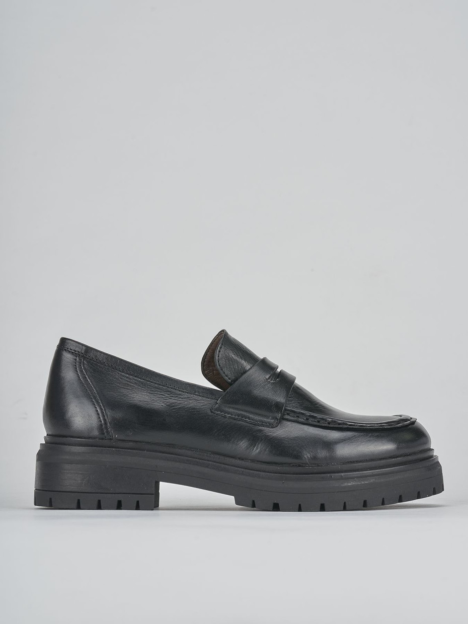 Loafers heel 2 cm black leather
