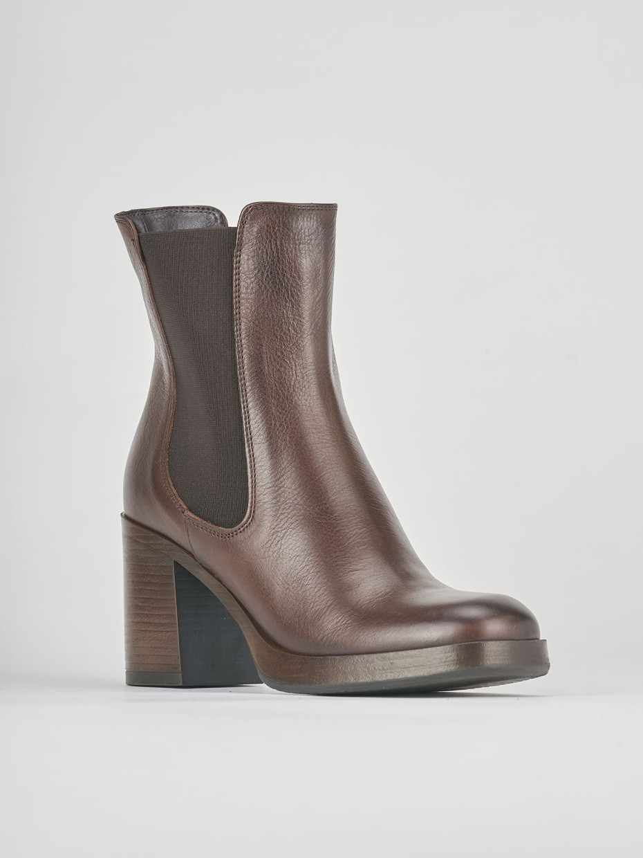 Stivaletto tacco 8cm testa pelle
