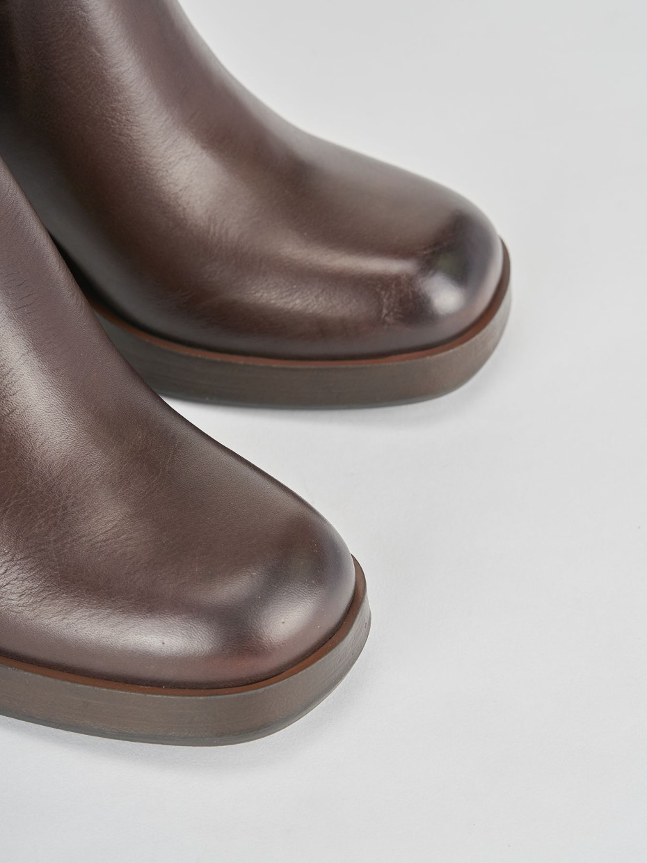 Stivaletto tacco 8cm testa pelle