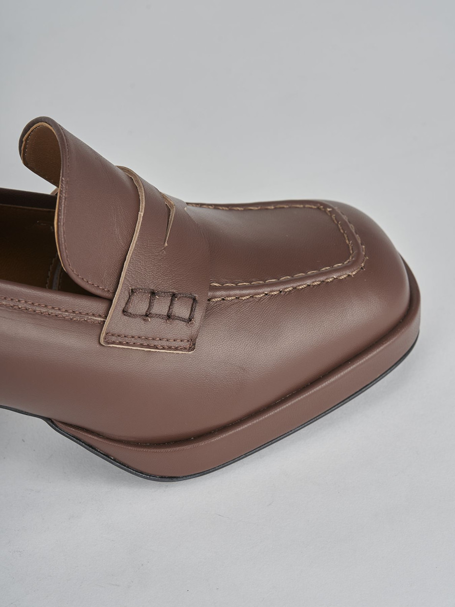 Loafers heel 7 cm brown leather