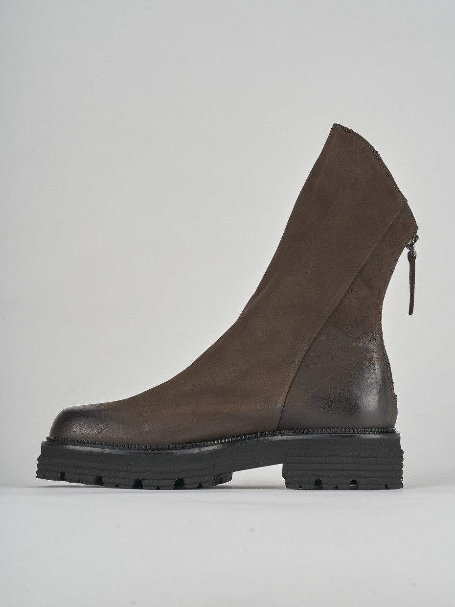 Stivaletto tacco 2cm testa nabuk