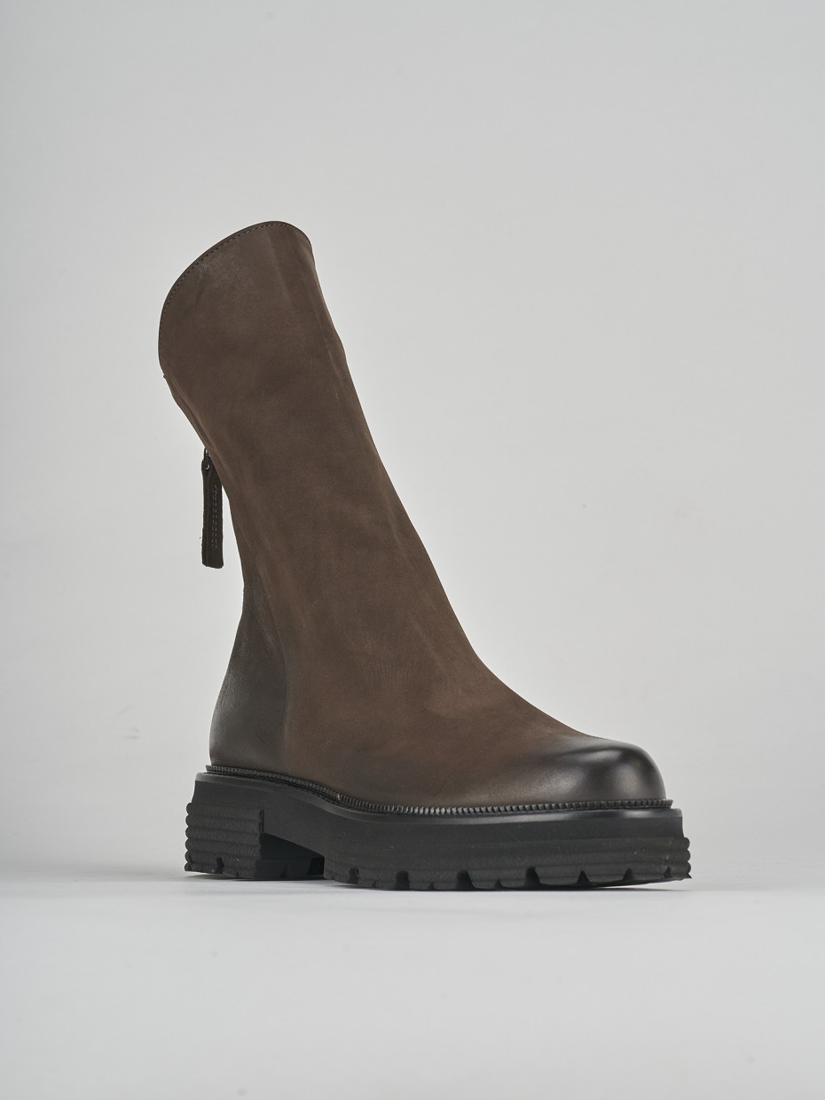 Stivaletto tacco 2cm testa nabuk