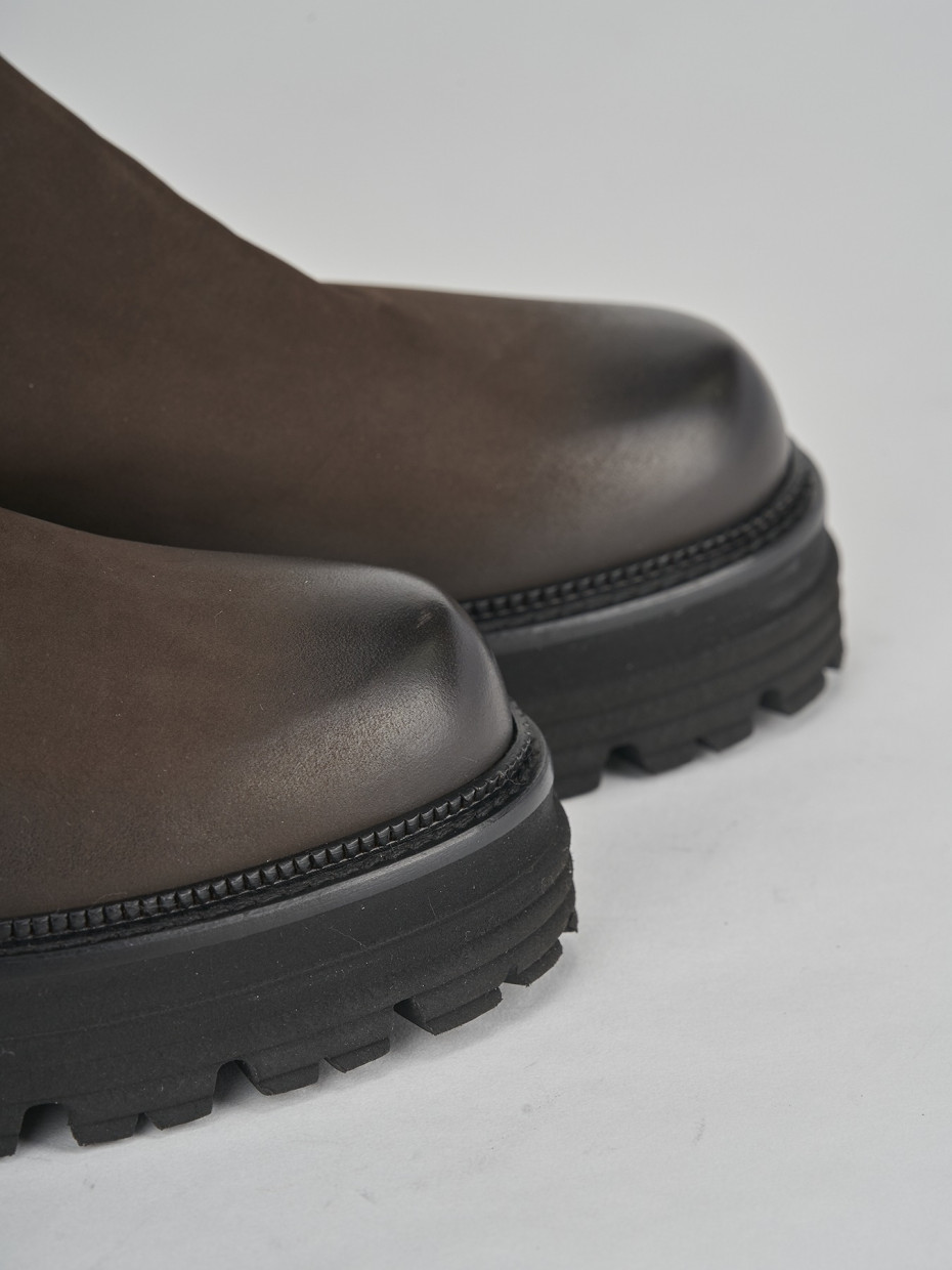 Stivaletto tacco 2cm testa nabuk