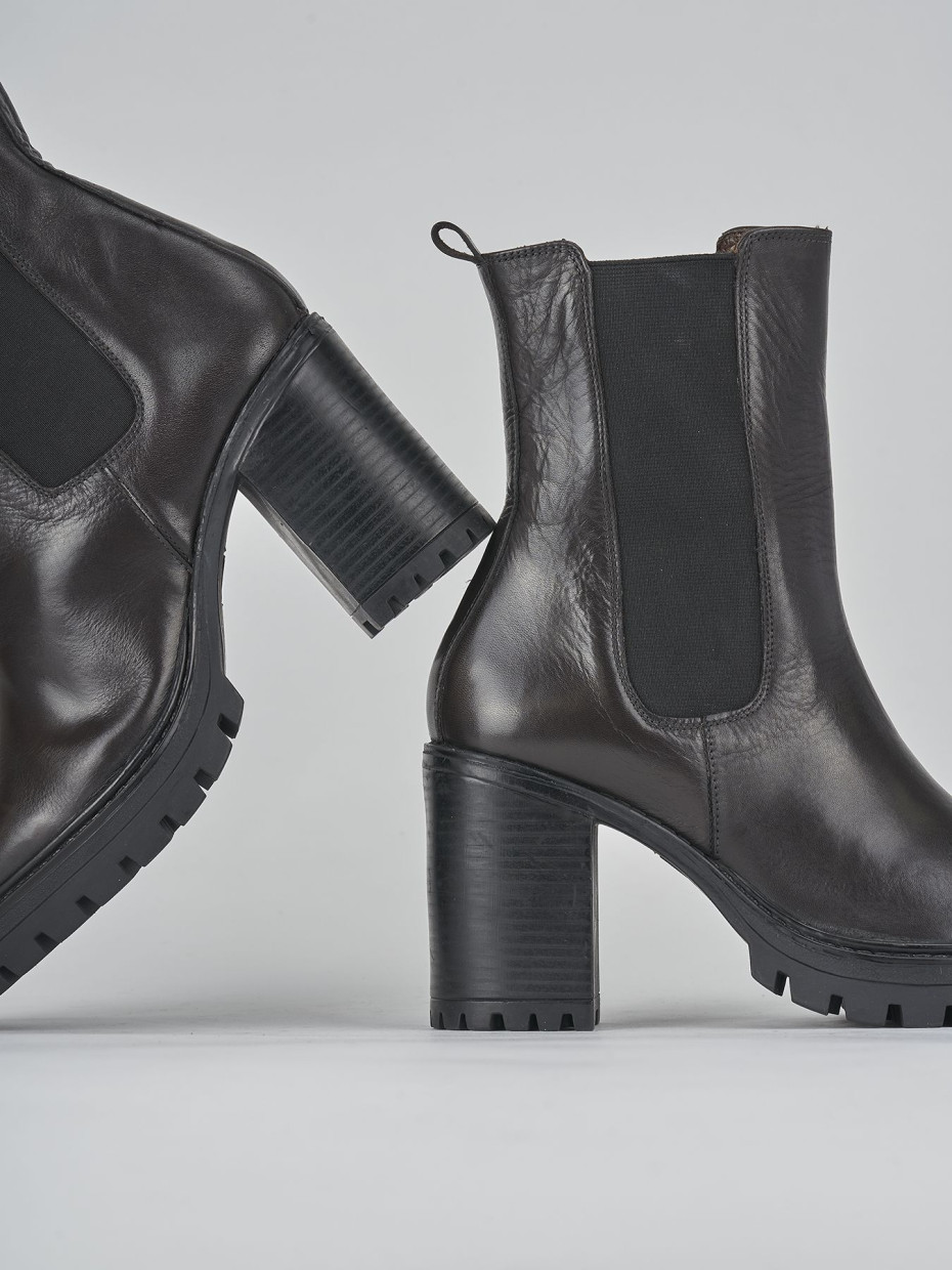 Chelsea boots ladies 2025 heeled