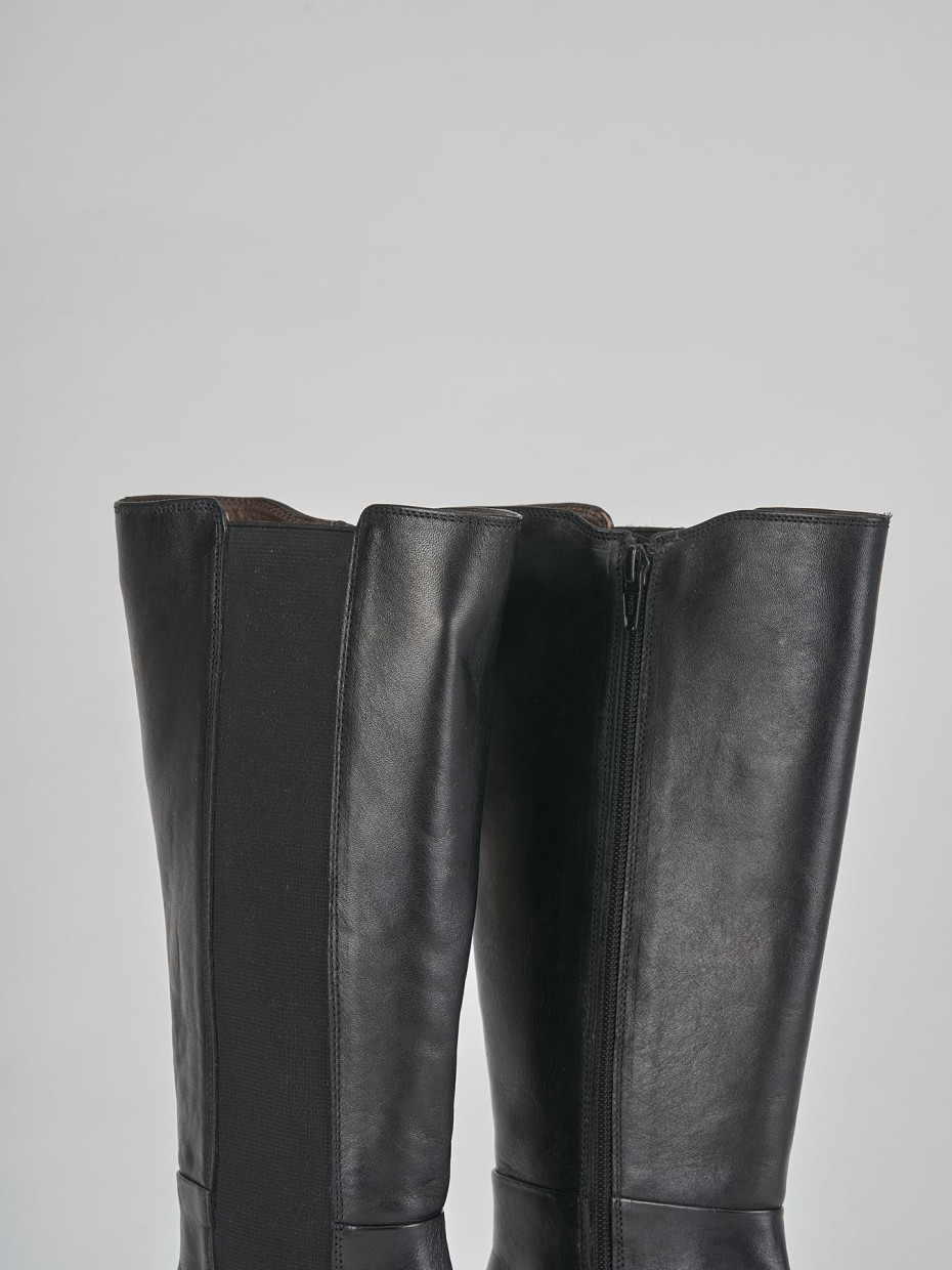 Low heel boots heel 2 cm black leather