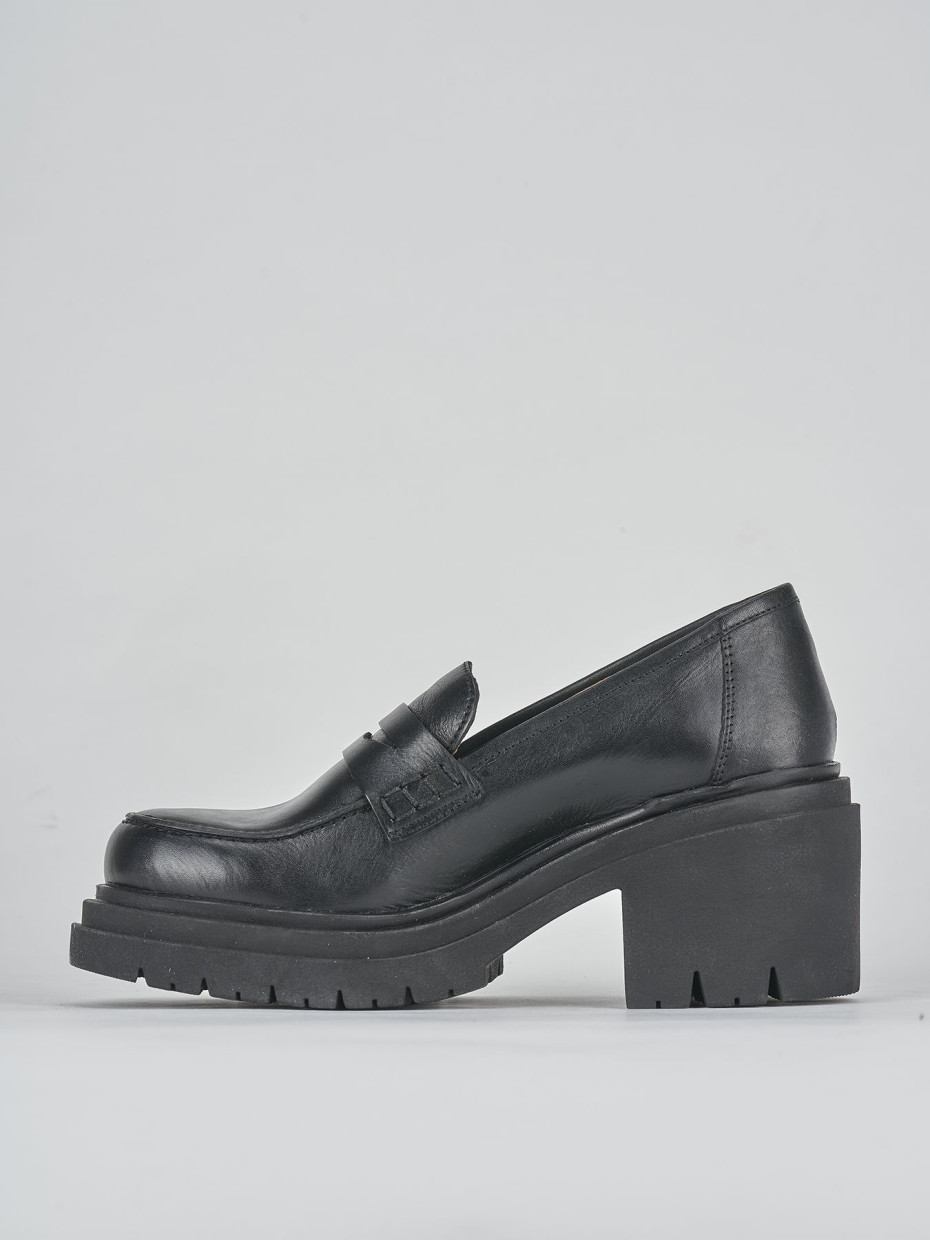 Loafers heel 5 cm black leather
