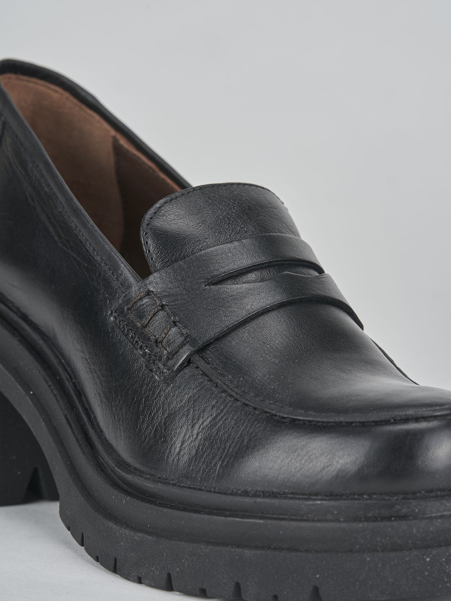Loafers heel 5 cm black leather