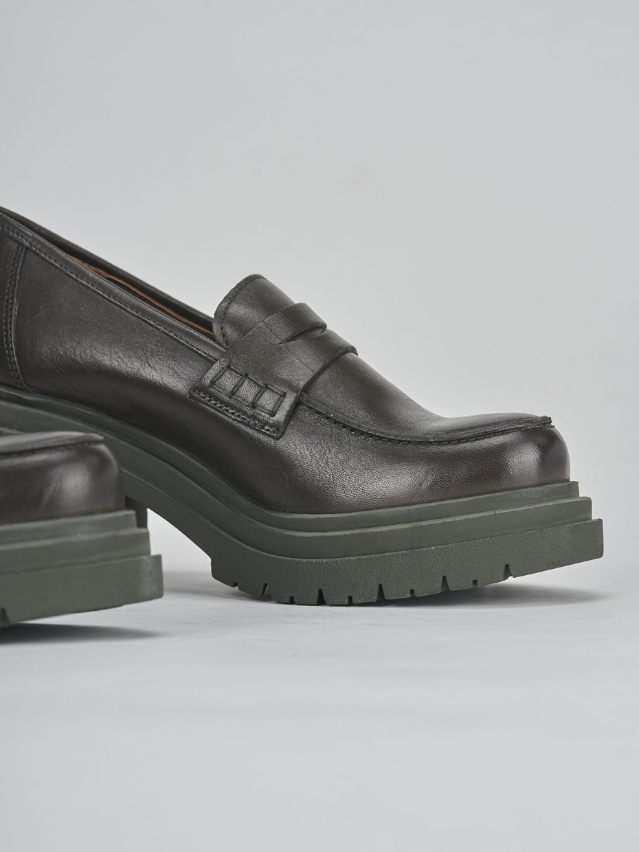 Loafers heel 5 cm green leather