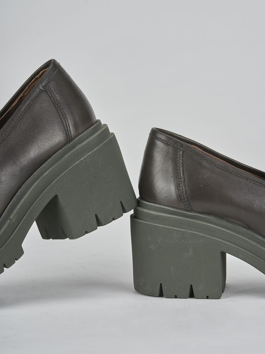Loafers heel 5 cm green leather