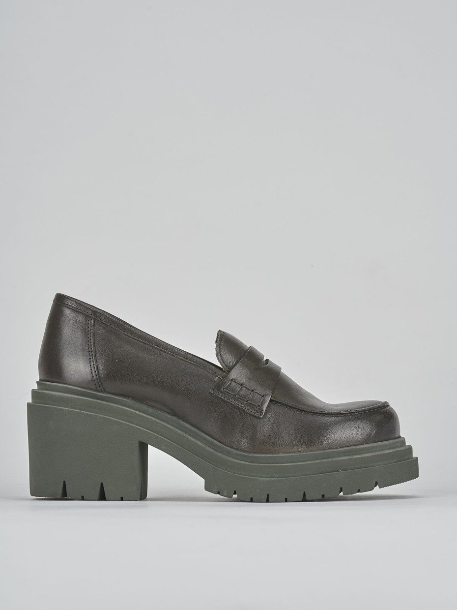 Loafers heel 5 cm green leather