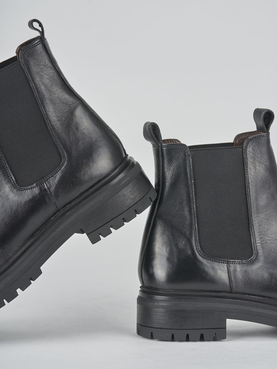 Stivaletti tacco 3cm pelle nero