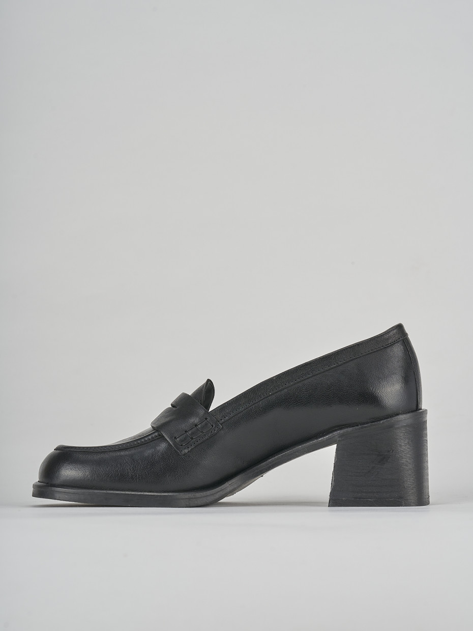 Loafers heel 5 cm black leather