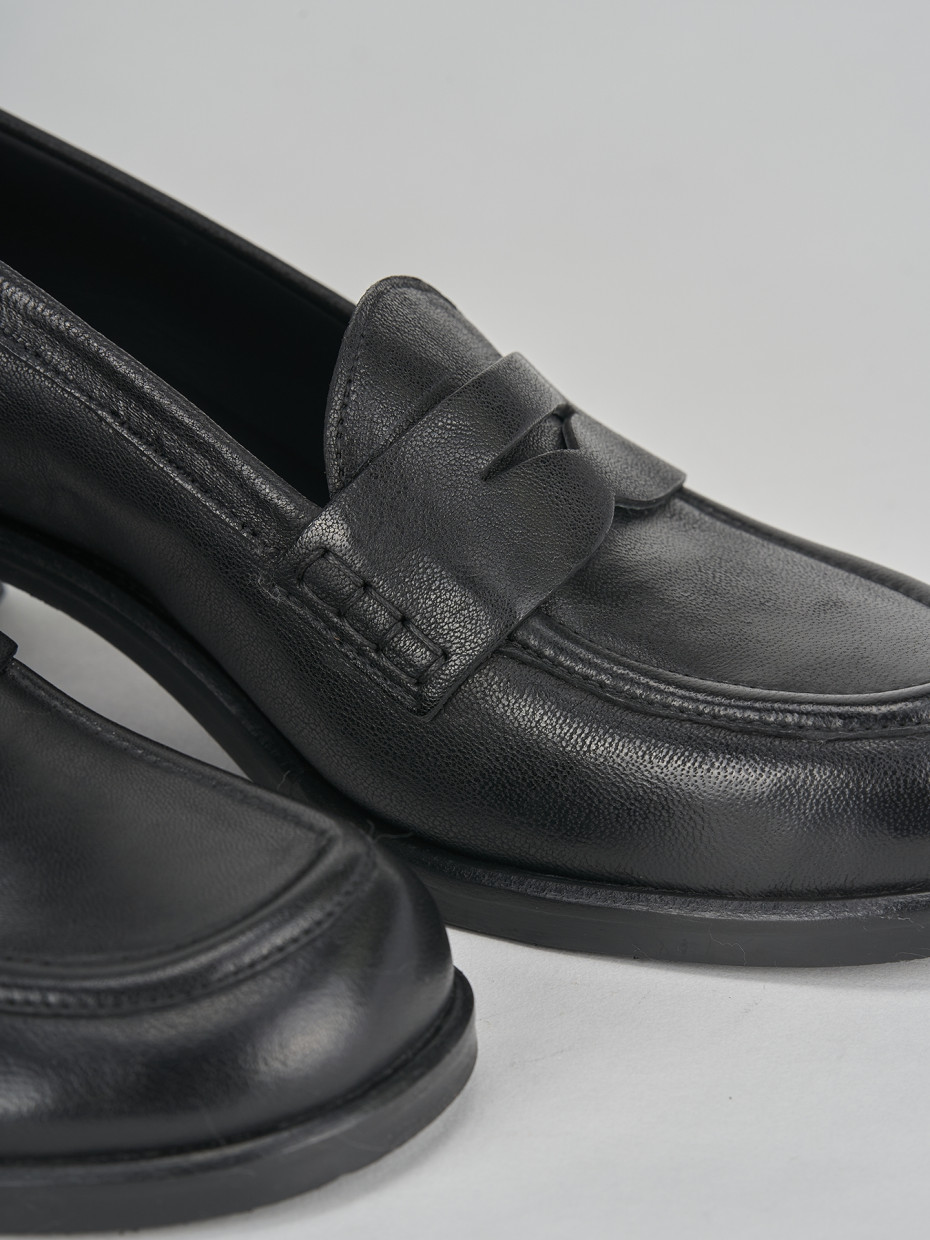 Loafers heel 5 cm black leather