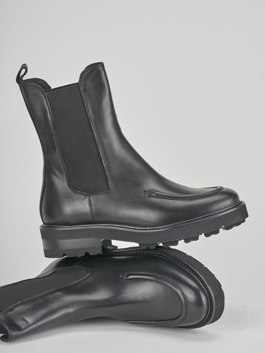 Low heel ankle boots heel 1 cm black leather