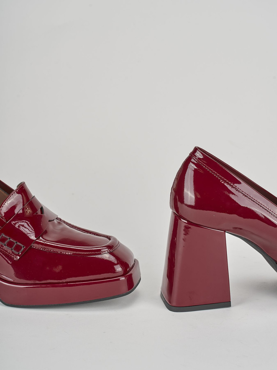 Mocassini tacco 7cm vernice bordo'