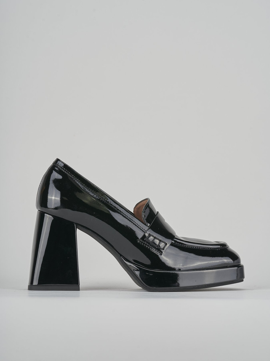 Loafers heel 7 cm black patent