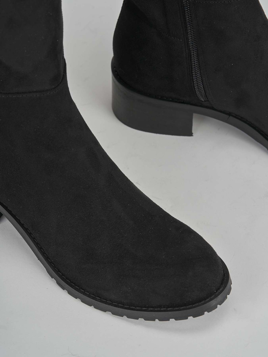 Low heel boots heel 3 cm black suede