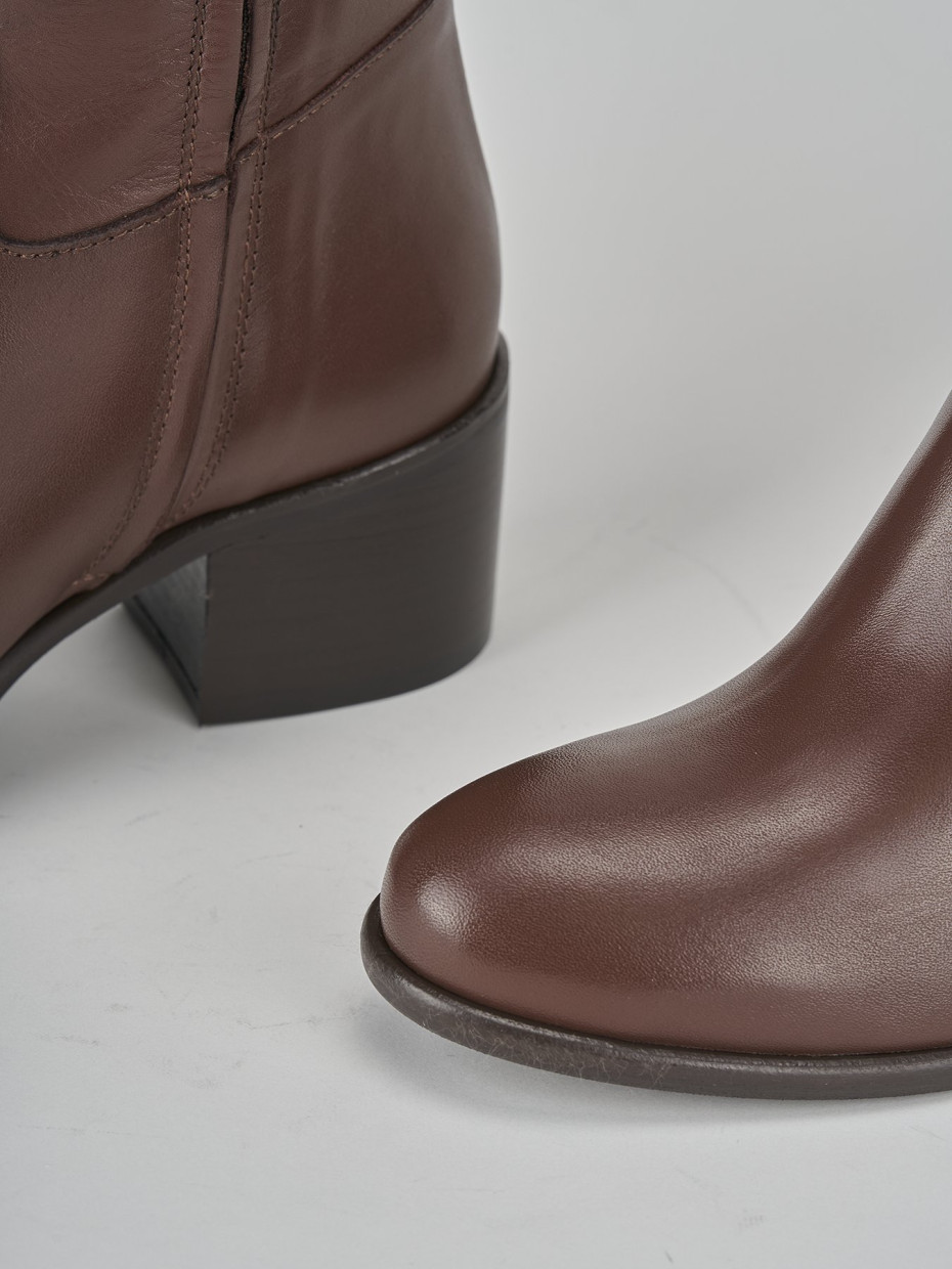 High heel boots heel 5 cm brown leather