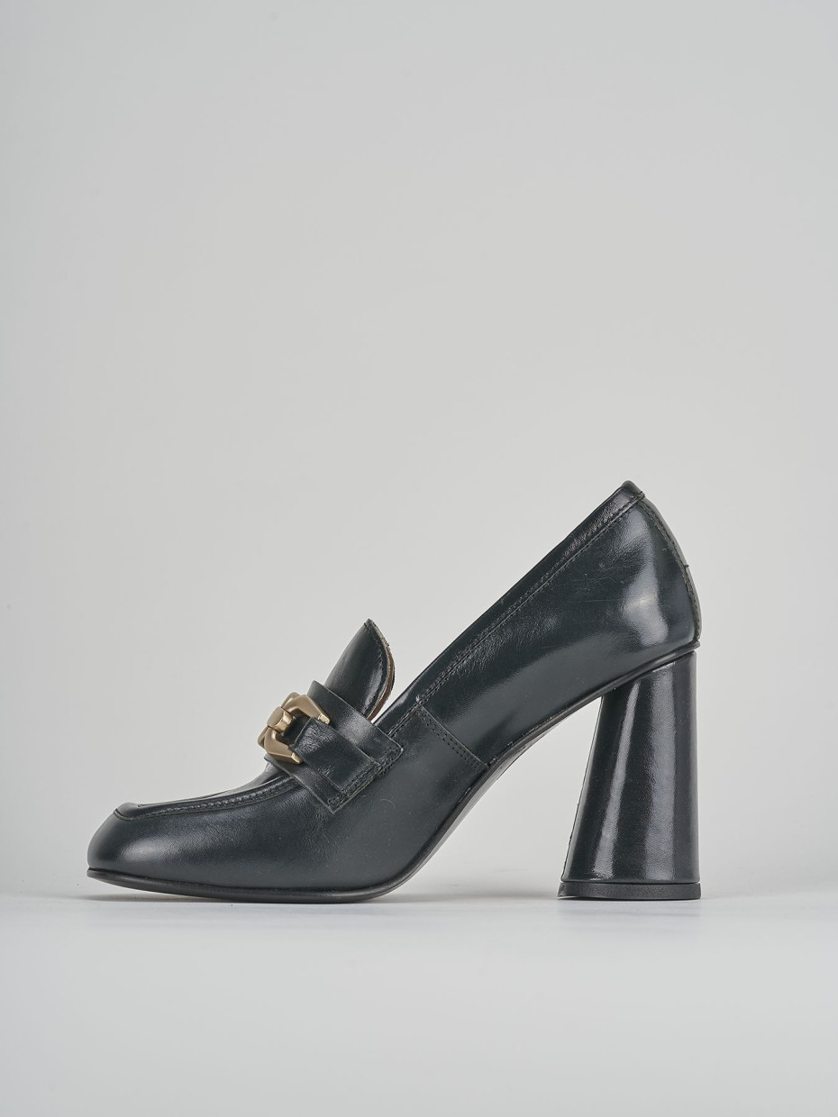 Loafers heel 8 cm green leather