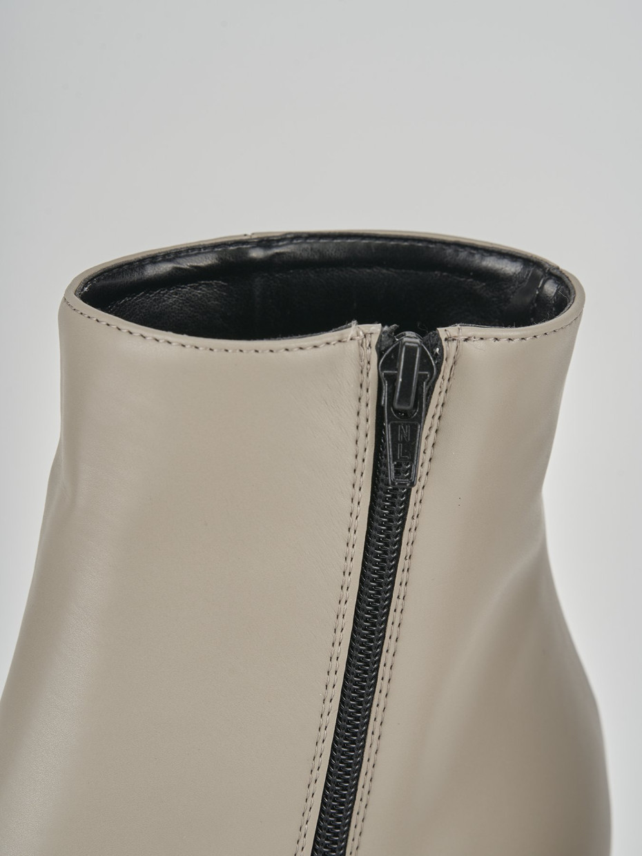 Stivaletti tacco 8cm pelle beige