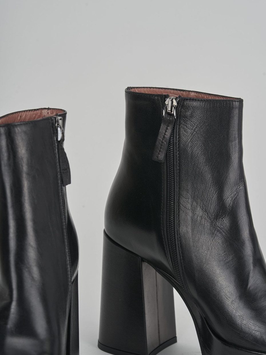 9s black platform boots hotsell