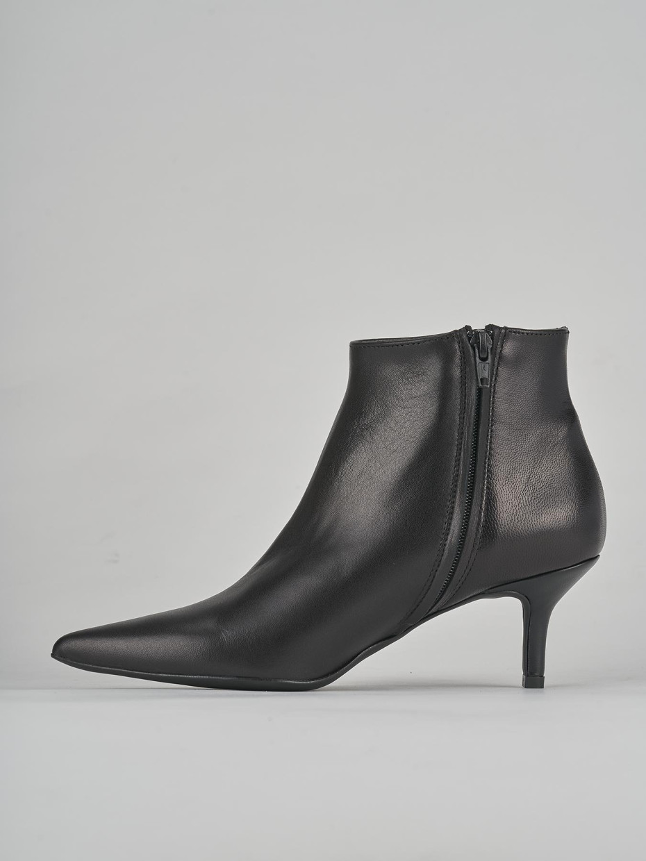 High heel ankle boots heel 5 cm black leather