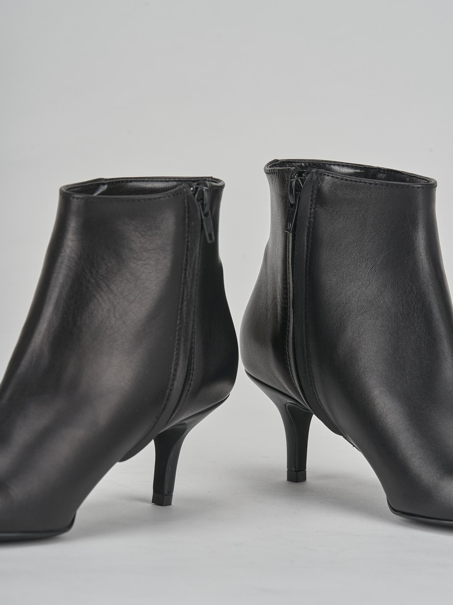 High heel ankle boots heel 5 cm black leather