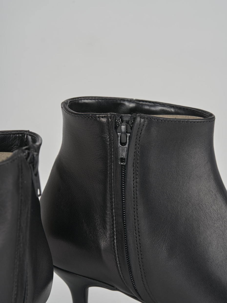 High heel ankle boots heel 5 cm black leather