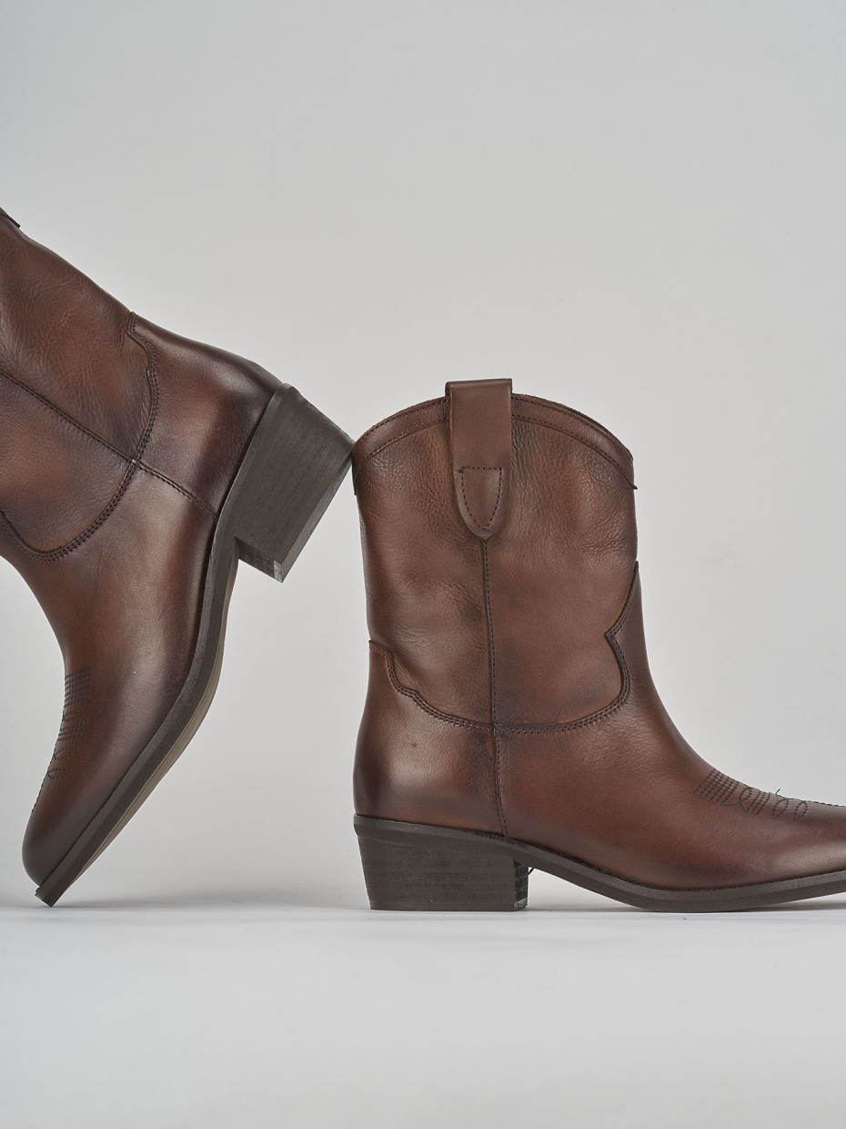 Low heel ankle boots heel 3 cm brown leather