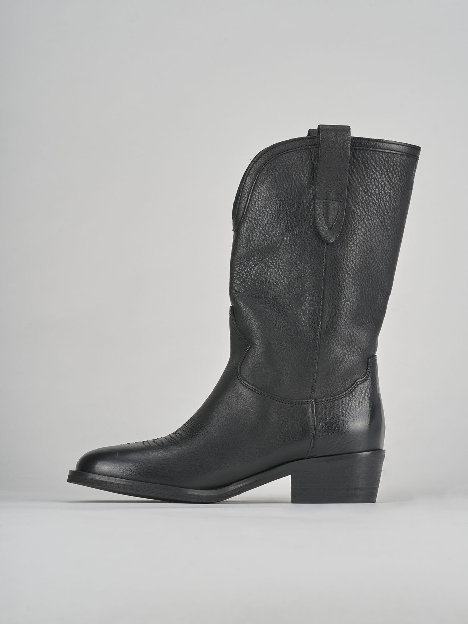 Low heel boots heel 4 cm black leather