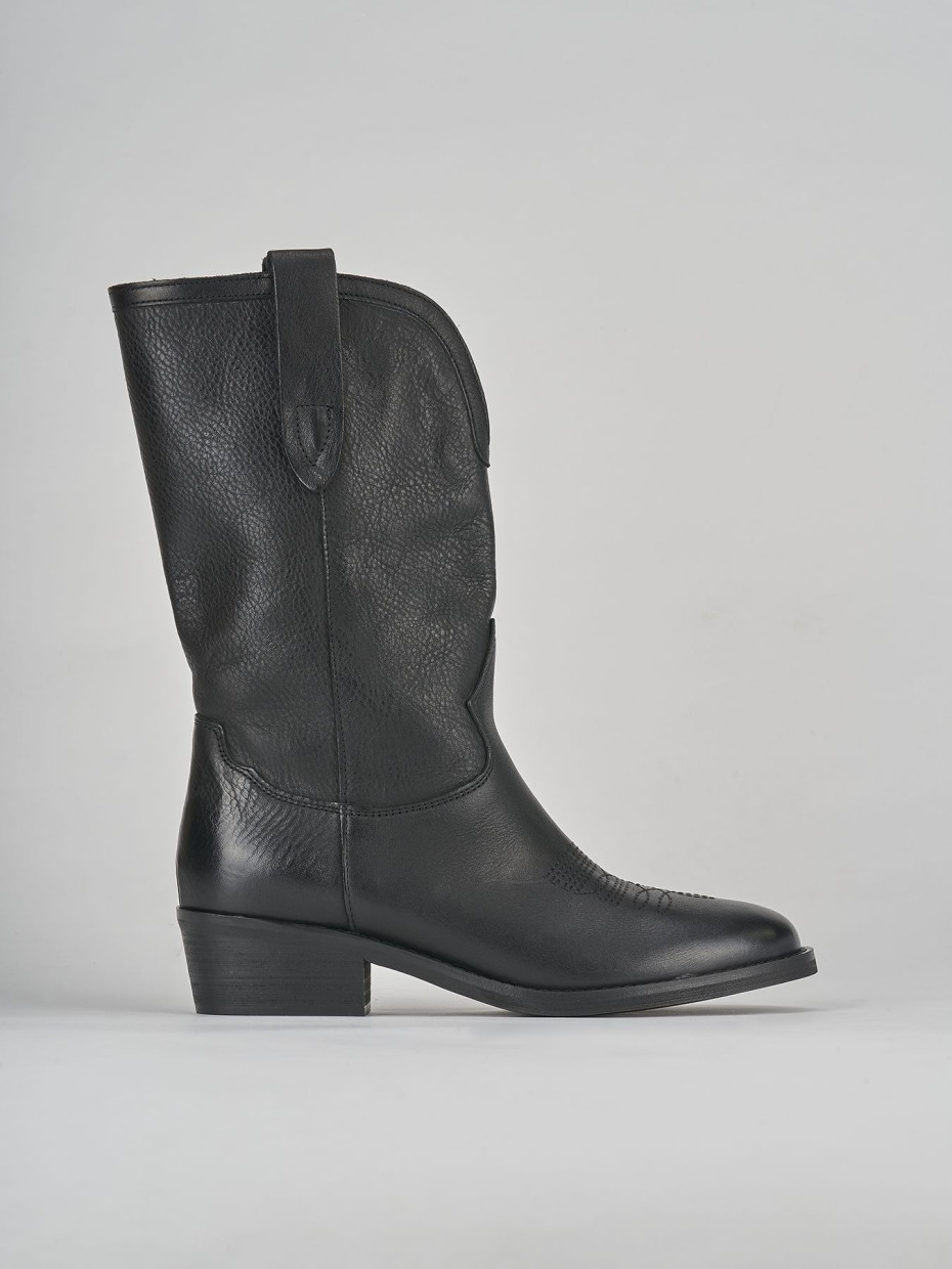 Low heel boots heel 4 cm black leather