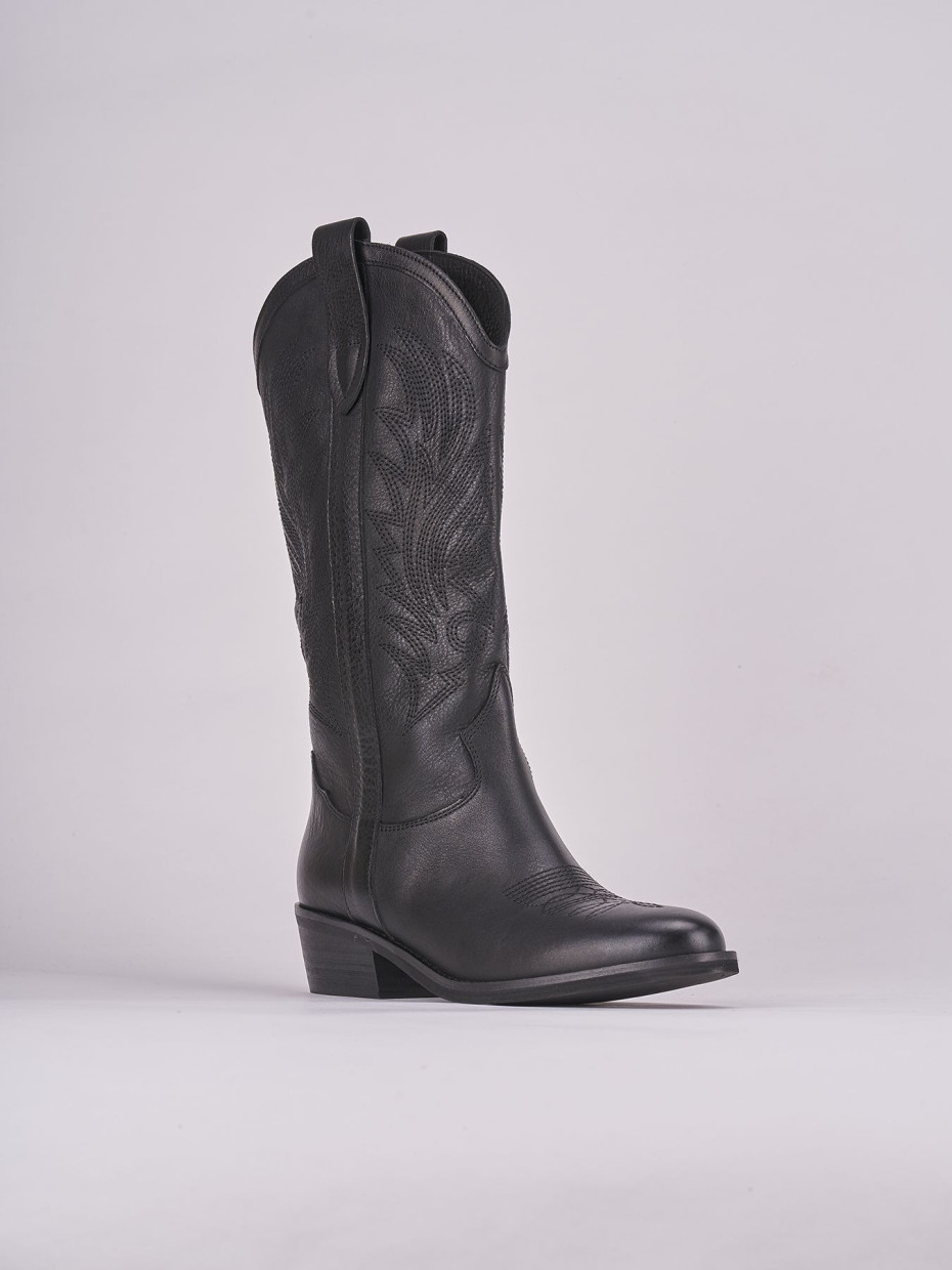 Low heel boots heel 4 cm black leather