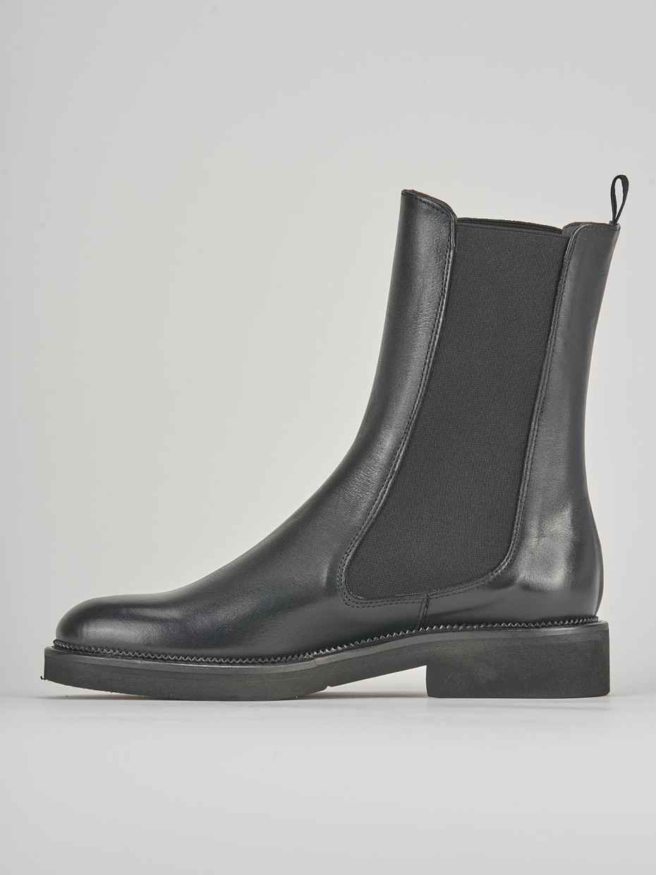 Stivaletto tacco 2 cm nero pelle