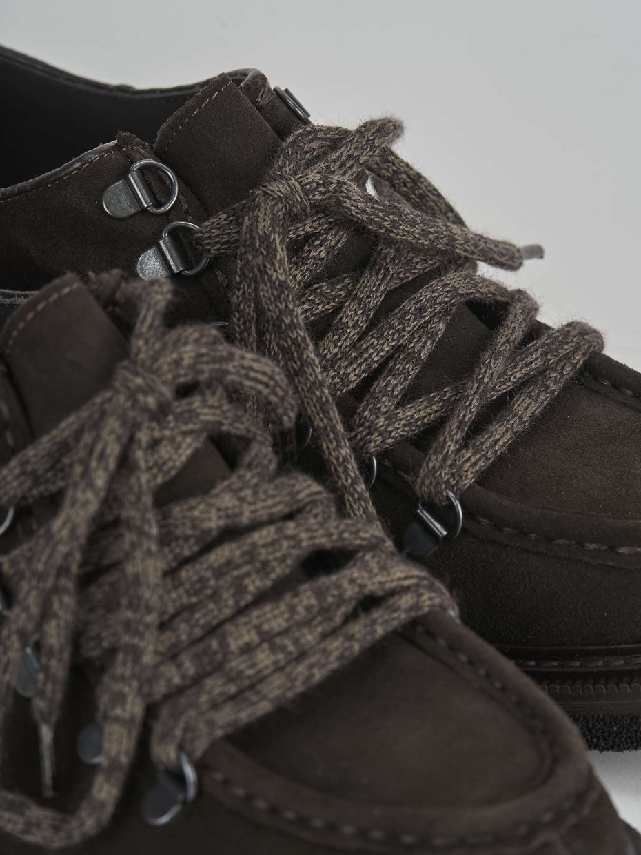 Lace-up shoes dark brown suede