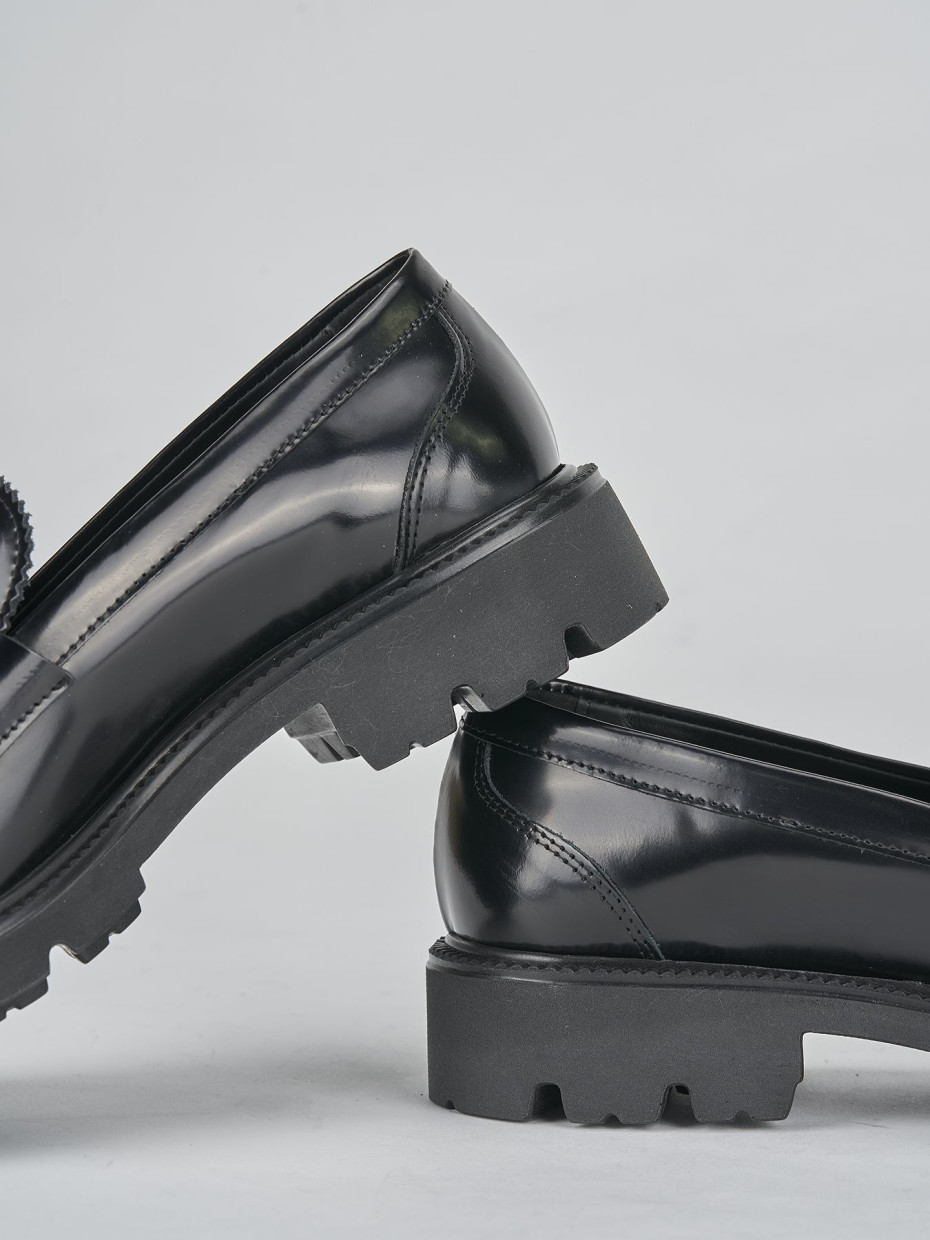 Loafers heel 2 cm black leather