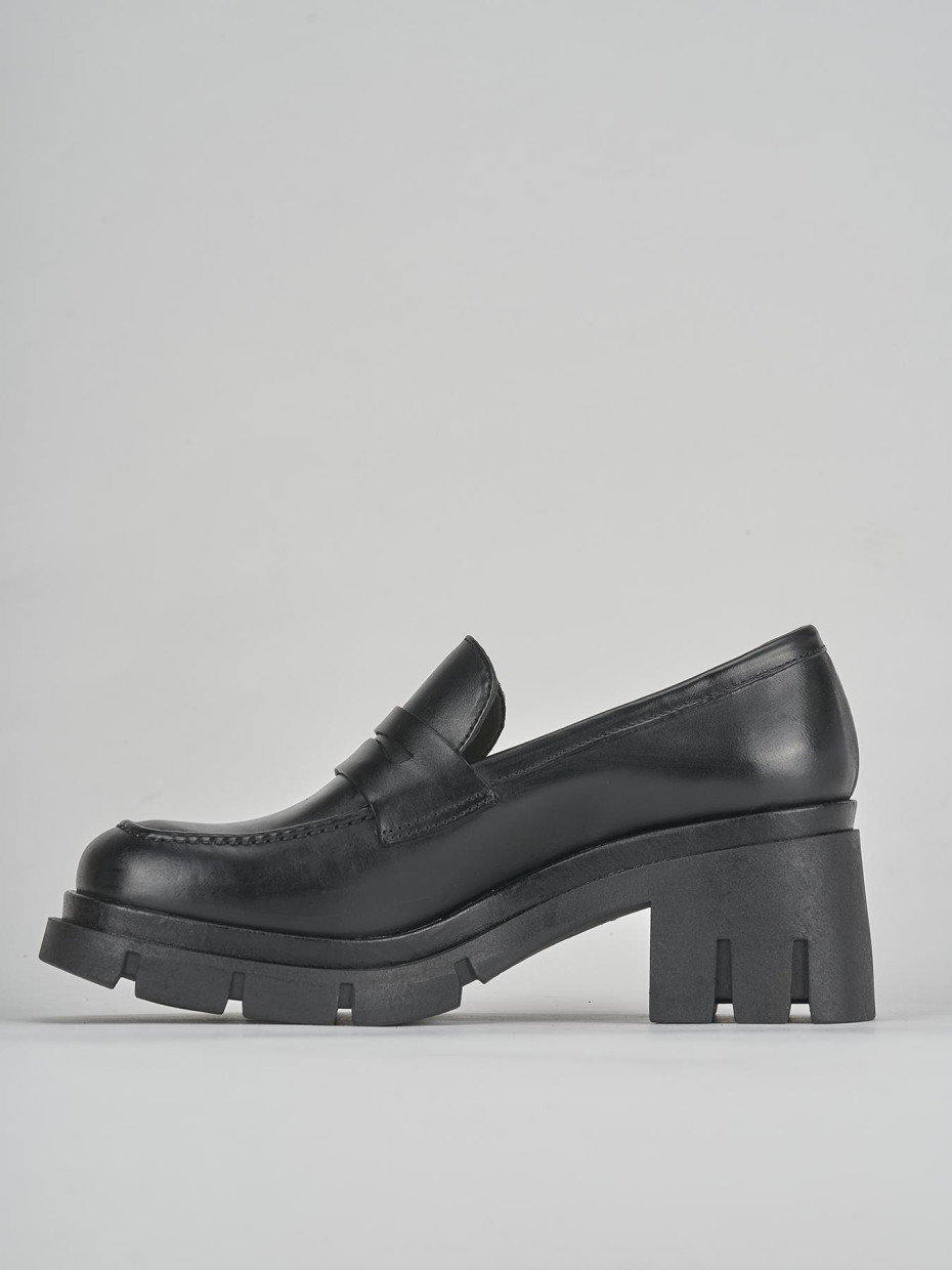 Loafers heel 5 cm black leather