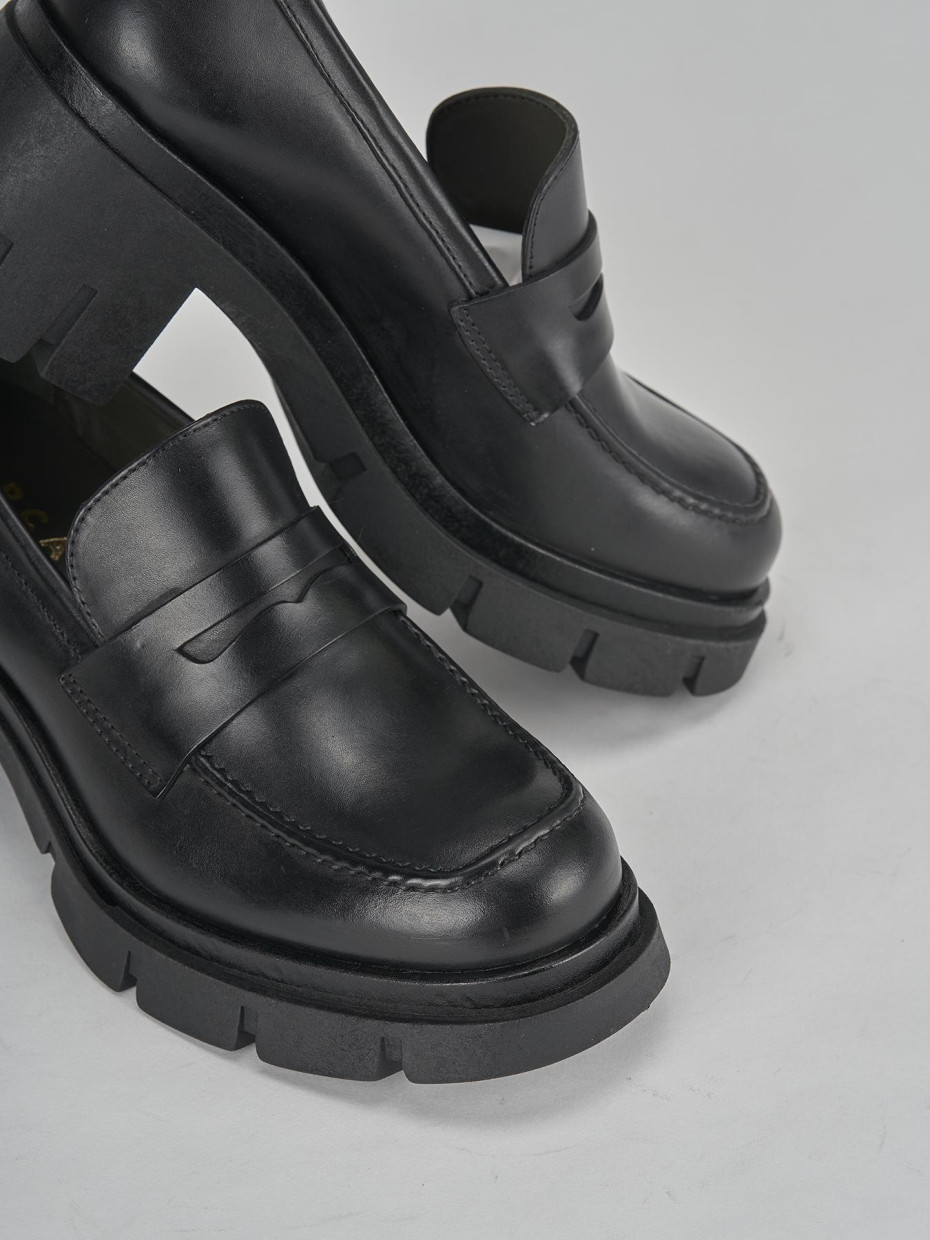 Loafers heel 5 cm black leather