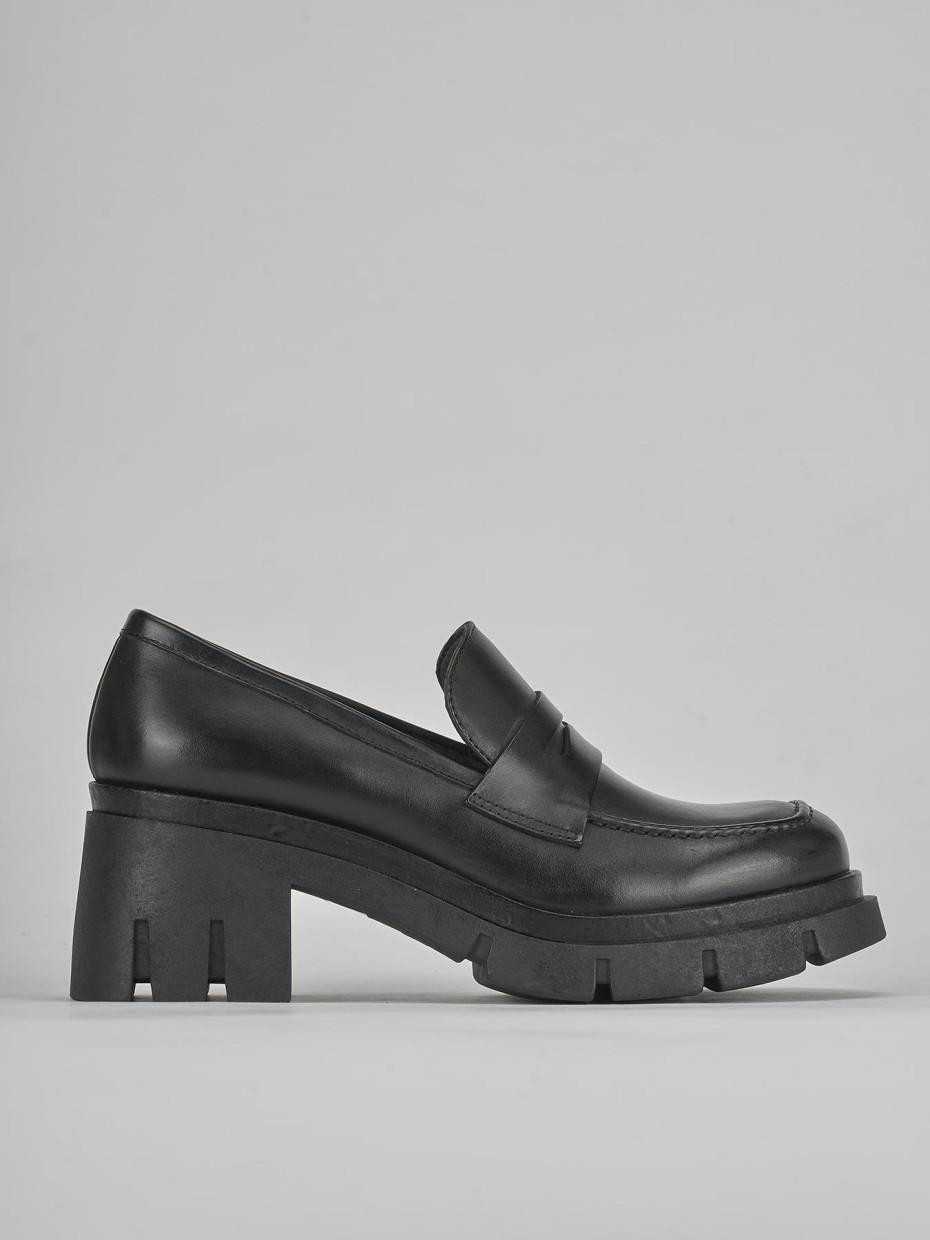 Loafers heel 5 cm black leather