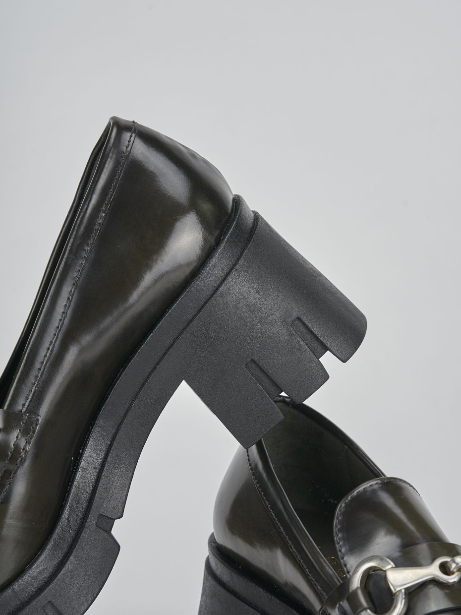 Loafers heel 5 cm green leather