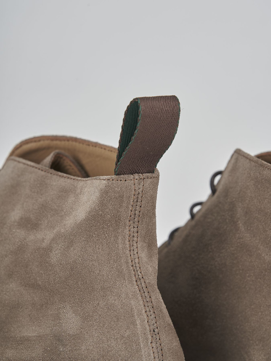 Ankle boots beige suede