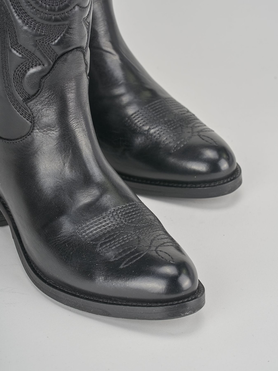 Low heel boots heel 4 cm black leather