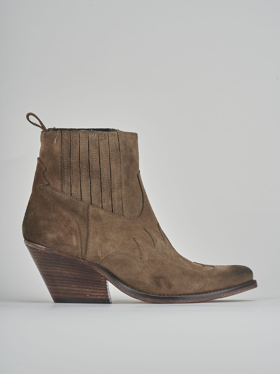 Cuban heel suede online boots