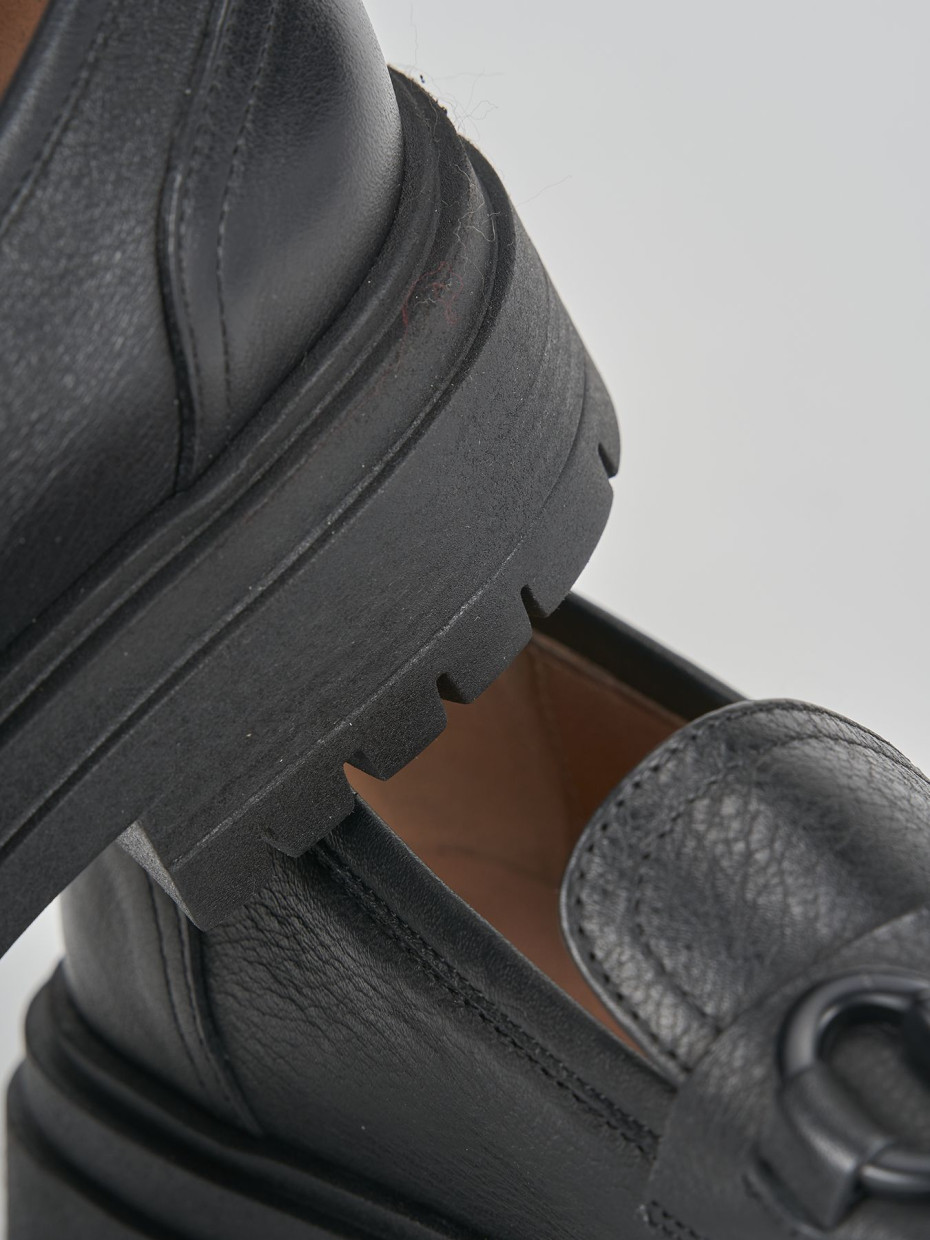Loafers heel 2 cm black leather