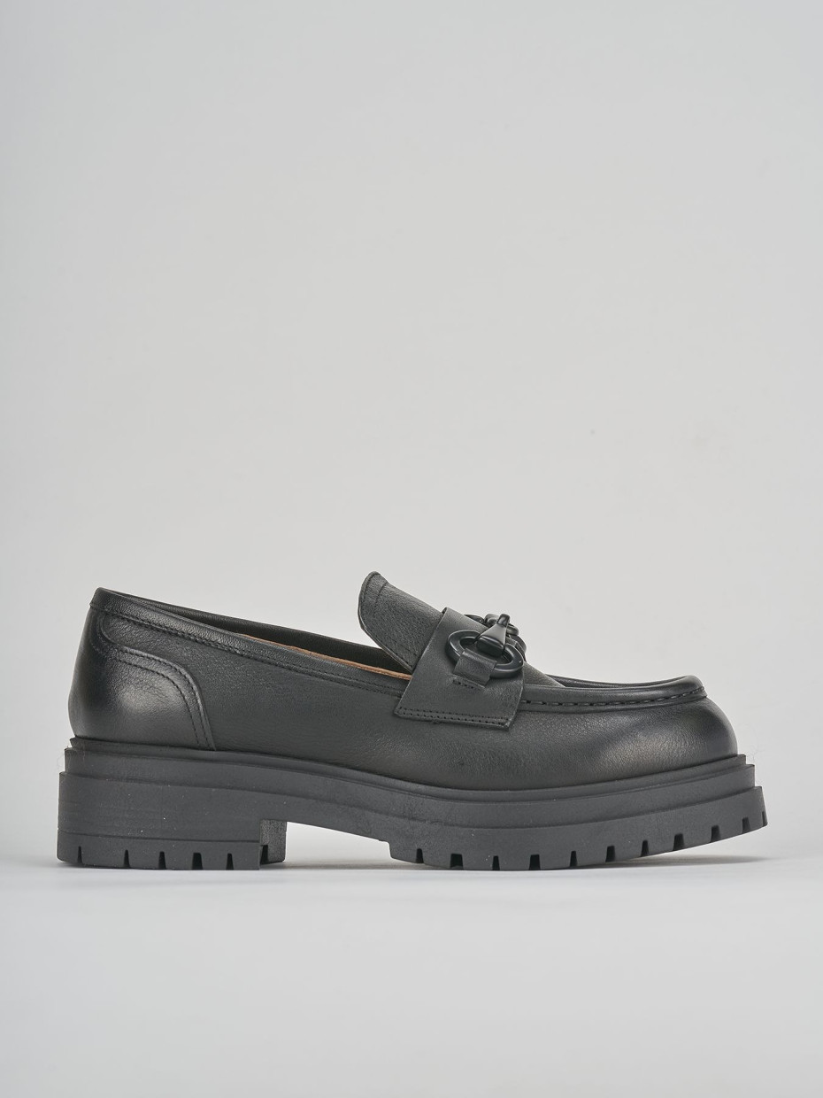 Loafers heel 2 cm black leather