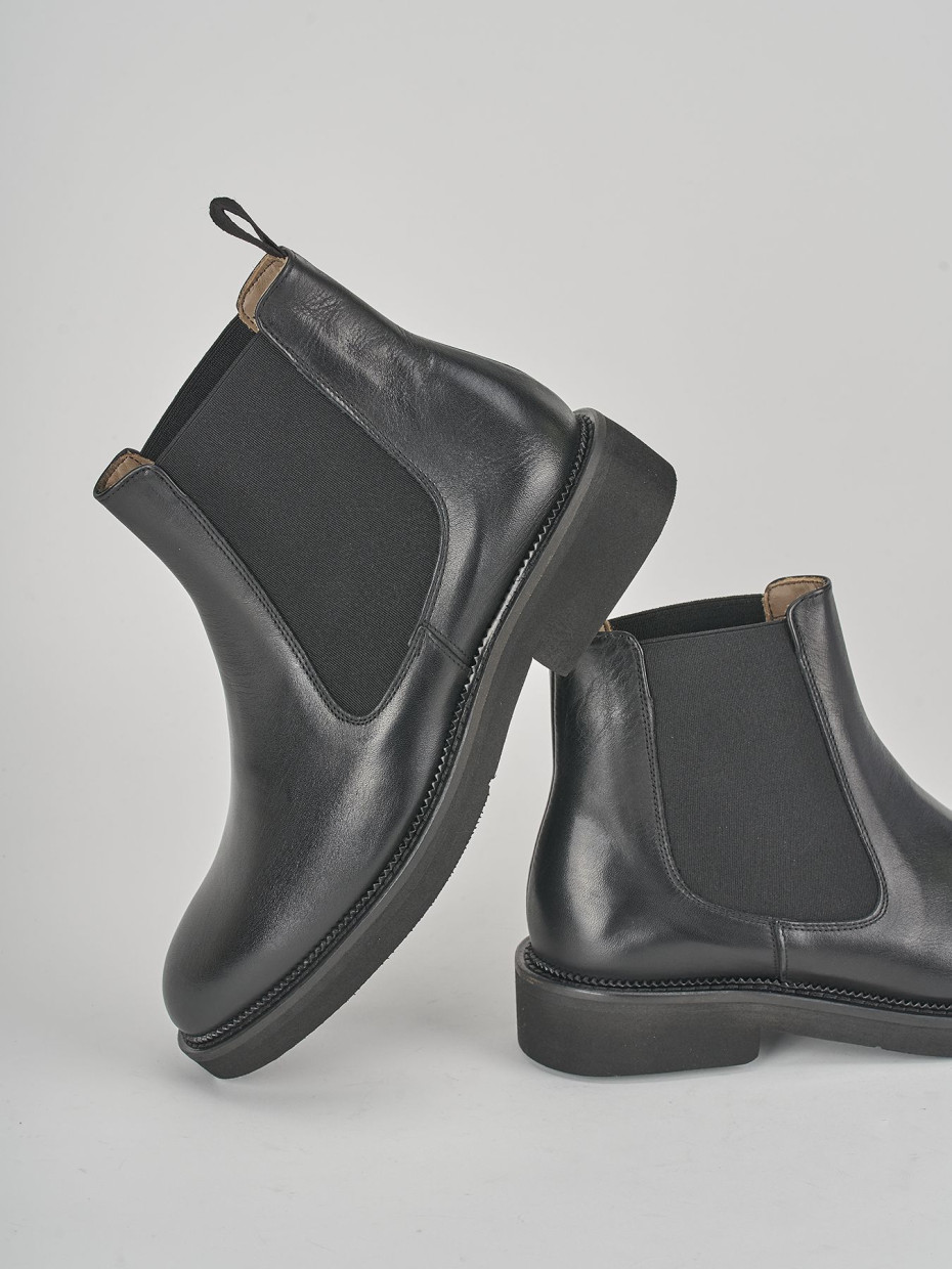 Stivaletti tacco 2cm pelle nero