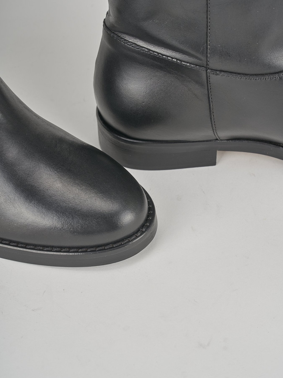 Low heel boots heel 3 cm black leather