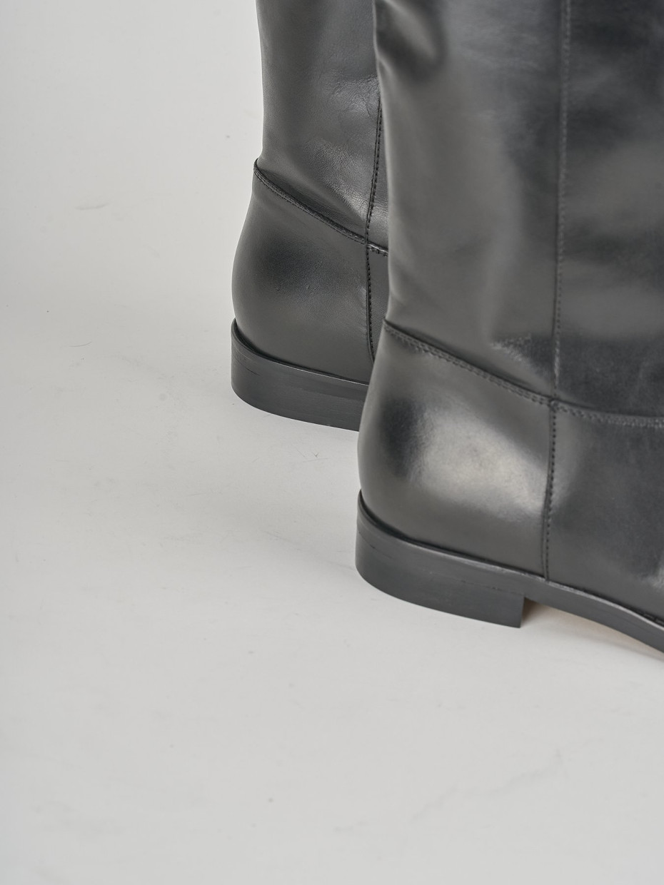 Low heel boots heel 3 cm black leather