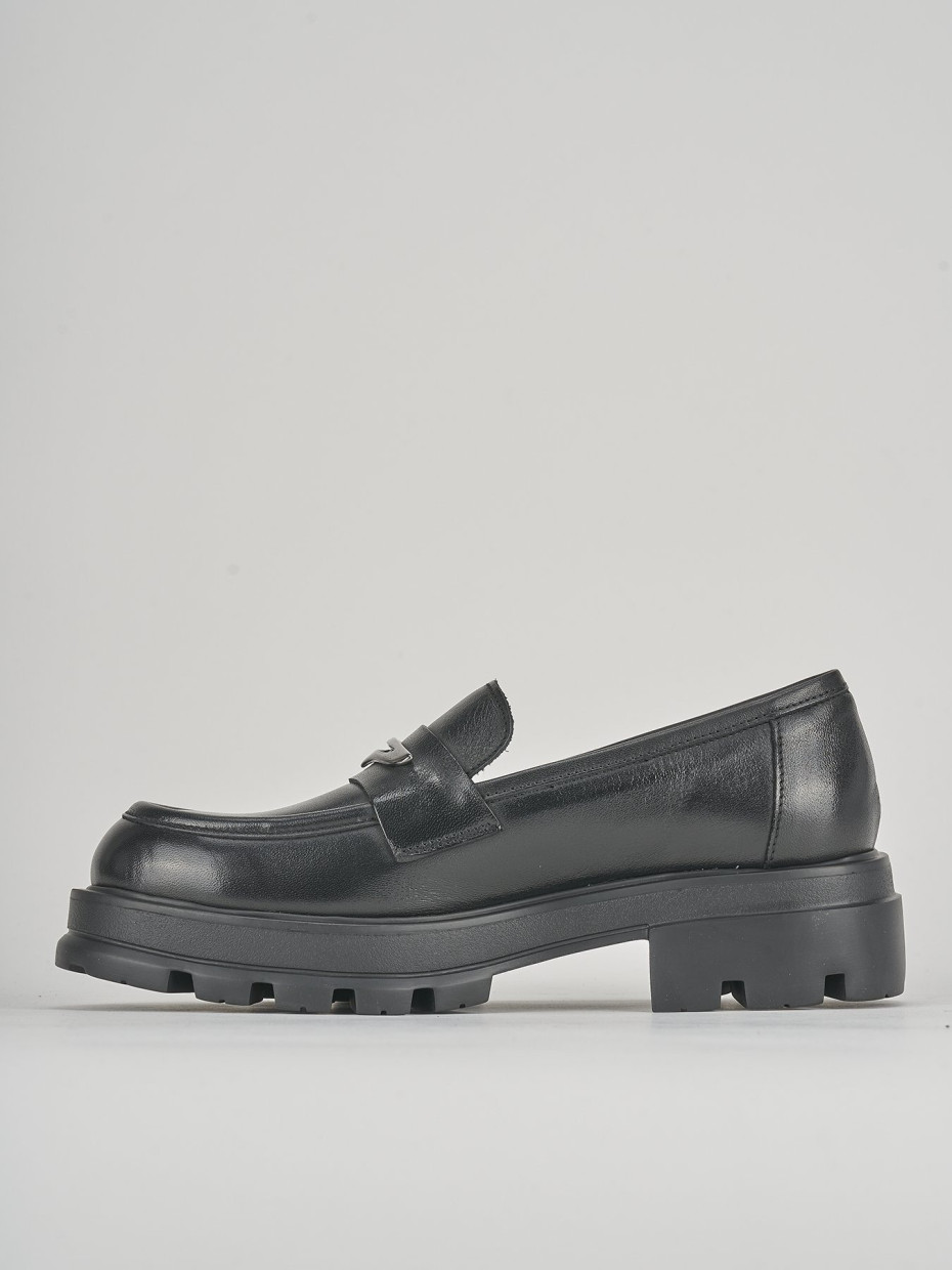 Loafers heel 2 cm black leather
