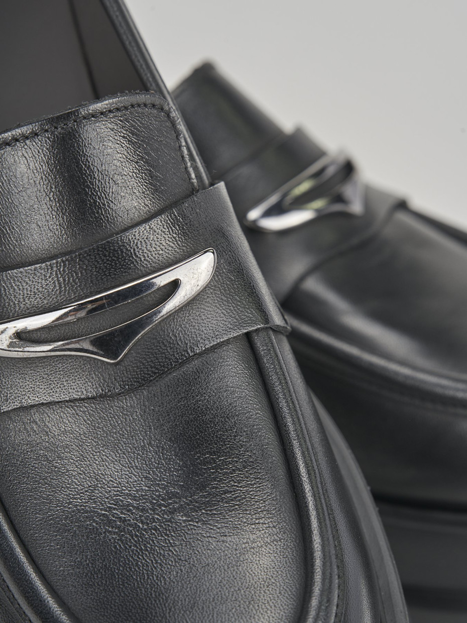 Loafers heel 2 cm black leather