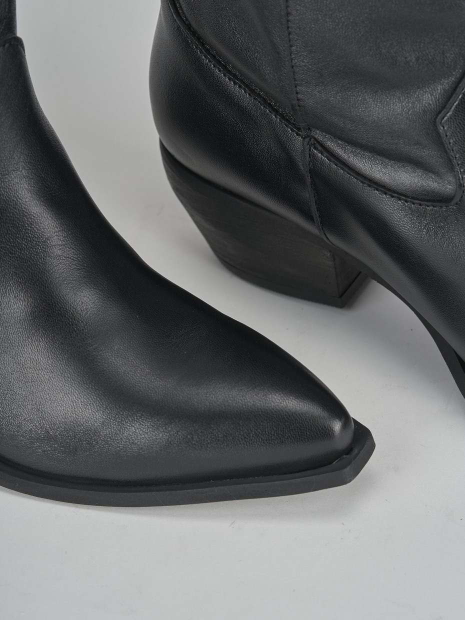 Low heel boots heel 4 cm black leather